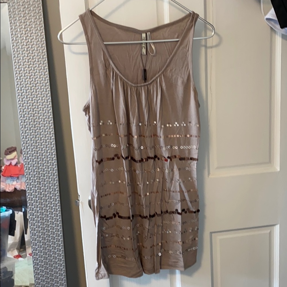 Sequin tank